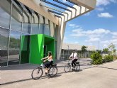 Bicicletas elctricas para los profesores, energa solar y recogida de agua de lluvia: la sostenibilidad se abre paso en colegios de Murcia