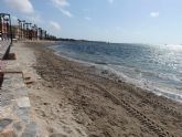 El Ayuntamiento de Los Alc�zares contin�a trabajando para recuperar el estado de las playas tras las lluvias de mayo
