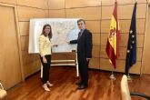 La alcaldesa entrega al secretario de Estado de Infraestructuras la propuesta sobre el AVE aprobada por el Pleno