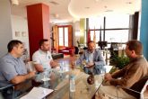 El consejero Javier Celdrn se rene con Hostecar para trazar nuevas lneas de colaboracin que fortalezcan el turismo