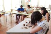 Una decena de jvenes han participado en el Taller de Artes Plsticas, Pintura y Escultura, organizado en La Crcel dentro del programa Totana Verano