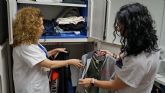 La Arrixaca crea un ropero social en cada una de sus puertas de Urgencias para atender las necesidades de personas sin recursos
