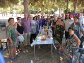 Autoridades municipales acompañan a los usuarios en la clausura del programa de viajes a la playa que organiza el Centro Municipal de Personas Mayores