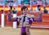 El Ayuntamiento realizará mañana un reconocimiento institucional al torero totanero, Jorge Martínez, que tomó la alternativa hace unos días en la Feria de Almería