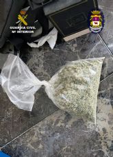 La Guardia Civil desarticula un clan familiar dedicado a la venta de droga con la incautacin de ms de 400 dosis de cocana