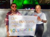 El Espacio Joven regala flores por el Da Internacional del Voluntariado