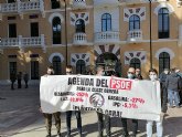 El Frente Obrero protesta a la salida del Congreso del PSOE Regional