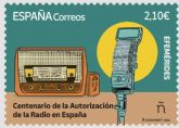 Correos y la FNMT presentan un sello y una moneda que conmemoran el centenario de la primera emisin autorizada de la radio en España