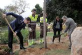 Murcia rinde homenaje a las personas que se enfrentan al cncer con la plantacin del rbol de la Vida en El Malecn