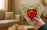 Moyca endulza San Valentín con un envase especial de uvas en forma de corazón