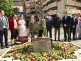 El corazn de flores de la mujer murciana se ha hecho bronce
