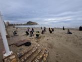 Los servicios municipales trabajan ya en la recuperación de playas y paseos tras el temporal marítimo