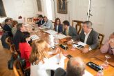 La Junta de Gobierno fomenta la participacin creando los Consejos de Comercio y de Igualdad