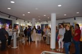 Contemporneos de Manuel Coronado llena de color la sala de exposiciones que lleva el nombre del artista