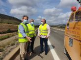 La Comunidad prepara la v�a r�pida de La Manga para el verano con el repintado de las marcas viales