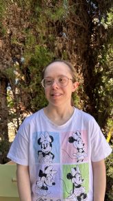 Terra Natura Murcia pone a la venta una toalla disenada por una artista de ASSIDO