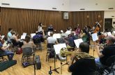 La Orquesta Sinfnica de la Regin acompaña a Rafael Basurto, de Los Panchos, en el Certamen de Tunas del Barrio del Carmen