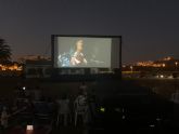 La playa de La Isla se convierte en un cine de verano todos los martes de julio y agosto