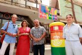 Correos rinde homenaje al colectivo LGTBI con un buzón arcoíris en el Pasaje Begoña de Torremolinos