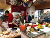 La Federación de Peñas Huertanas muestra lo mejor de la gastronomía murciana en la plaza de abastos de Verónicas