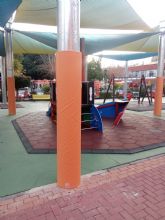 Ya se han instalado las superficies acolchadas sobres las estructuras de sombraje de Robles Vives