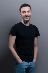 El actor murciano Jon Mit estrena 'Amapola' de Fulgencio M. Lax en Fundacin Mediterrneo