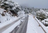 Cortan a causa de la nieve la carretera Collado Bermejo, dirección Pozos de la Nieve, en Totana