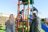 El parque infantil de Zarcilla de Ramos estrena nueva zona de juegos, con más elementos, mejores materiales y mayor capacidad