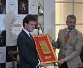 Reconocimiento al talento joven, Fabio Jiménez recibe el trofeo de la Tertulia “Los 13” de Sevilla