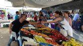 La concejala de Comercio anima a los interesados en contar con un puesto en el mercado semanal o en la Plaza de Abastos a presentar sus solicitudes en la sede de la OMIC