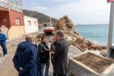 El Ayuntamiento de Cartagena ejecuta obras de emergencia en la escollera del Ports y arreglar la escalera de acceso a la playa
