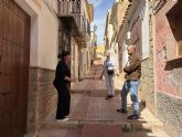 Los vecinos de la calle Alta de Lorca denuncian el abandono, la suciedad y la falta de mantenimiento y exigen a Fulgencio Gil su remodelacin integral