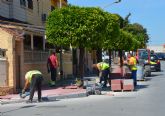 El plan de renovación urbana de Las Torres de Cotillas trabaja ya en las aceras de la avenida Juan Carlos I