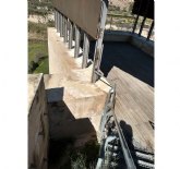 El Ayuntamiento de Cehegín elimina las pintadas vandálicas de la Torre del Pozo y el Jardín del Pato