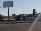Retiran el gigantesco monoposte publicitario de las antiguas cocheras de San Po tras la denuncia de Ahora Murcia