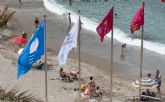 Izado de las banderas Q de Calidad y Azules en la costa de Cartagena