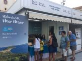 Medio Ambiente difunde los valores naturales del Mar Menor entre veraneantes y bañistas para implicarles en su conservacin