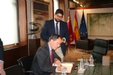 El presidente de la Comunidad recibe al embajador de Blgica en España