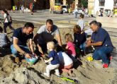 Centenares de peques y mayores se divierten al aire libre con la Jornada de Juegos Populares y castillos de arena de los Juegos