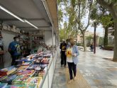 La consejera de Educacin y Cultura visita la Feria del Libro de Murcia