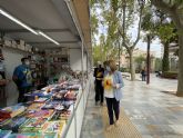 La consejera de Educación y Cultura visita la Feria del Libro de Murcia