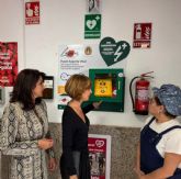 El Ayuntamiento de Lorca mantiene su compromiso con la seguridad e instala un desfibrilador en la plaza de abastos de la Alameda de Cervantes