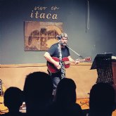Borja Casado presenta en La Nora Vivo En Ítaca, un disco en directo grabado el pasado octubre en el histórico café murciano