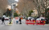El tráfico sigue cortado en el Paseo Alfonso XIII a la altura del colegio de Carmelitas por la rotura de una tubería