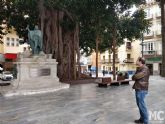 Ricardo Segado reclamará al Gobierno municipal que reponga la estatua de Isidoro Máiquez en el centro de la Plaza San Francisco
