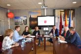 La consejera de Educaci�n, Juventud y Deportes se re�ne con el presidente de la Federaci�n regional de Pirag�ismo