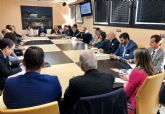 M�s de 25 profesionales participan en la primera mesa sobre la construcci�n y arquitectura sostenible