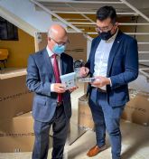 La murciana Laazo80 obsequia con un cinturn a las profesionales sanitarias