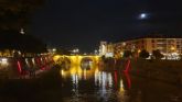El cauce del R�o Segura se ilumina hoy de rojo en apoyo a las personas con talasemia