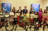 Los ganadores del concurso de dibujo y pintura de 'El da y la noche de los museos' reciben sus premios